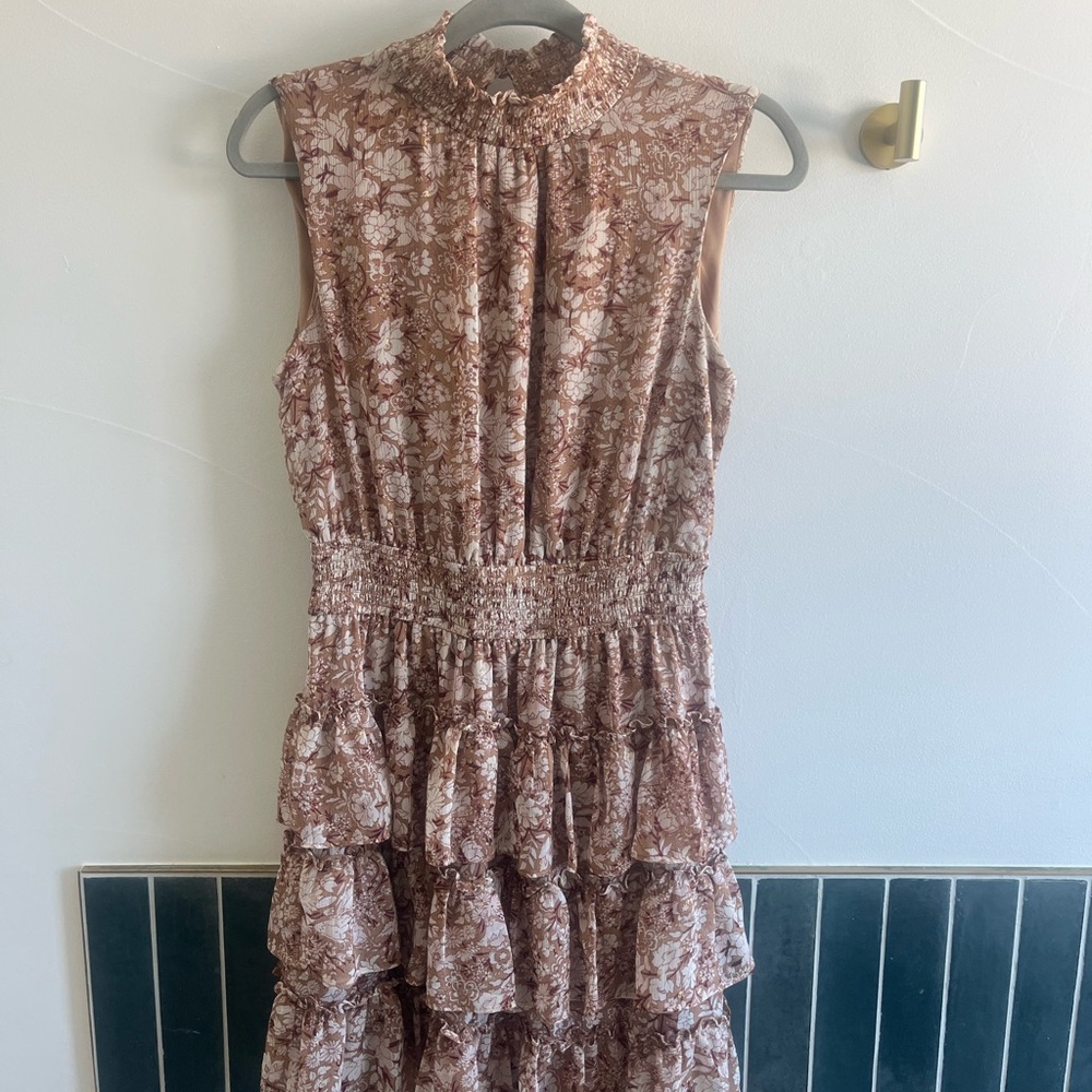 Express Sleeveless Tiered Floral Midi Dress in Dusty Rose/Beige